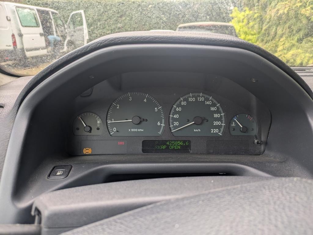 Land Rover Range Rover 4.0 V8 AUT 4WD 1995 Grijs, Auto's, Land Rover, Automaat, 8 cilinders, 2084 kg, Vierwielaandrijving