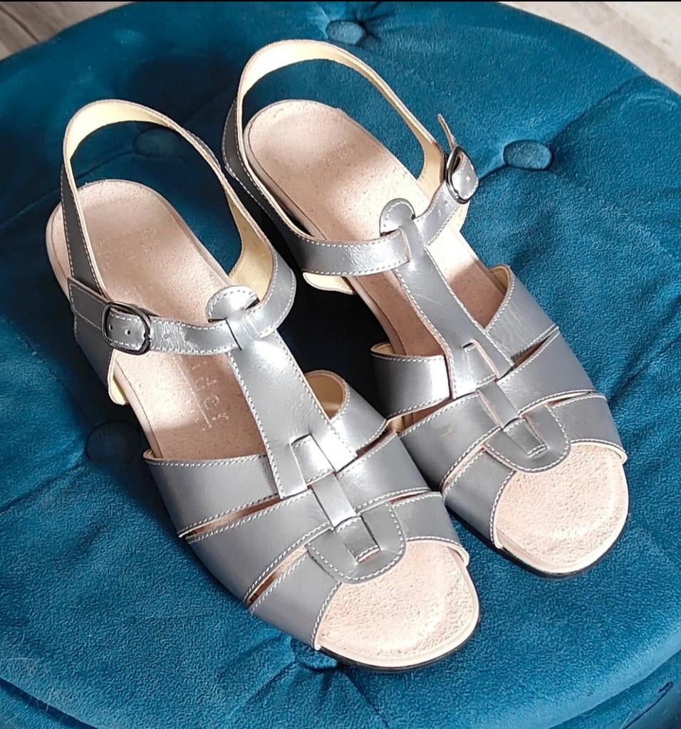 Zilveren sandalen Schneider maat 37.5 en wijdte C, Kleding | Dames, Ophalen of Verzenden, Zo goed als nieuw, Overige kleuren, Sandalen of Muiltjes