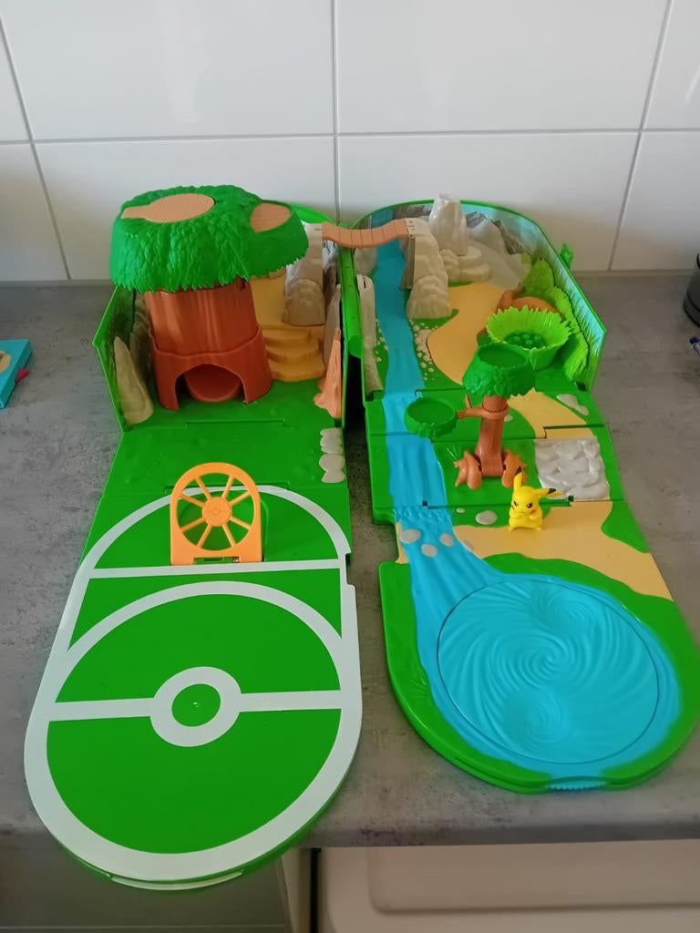 Pokémon Wereld Speelset met Pikachu Figuur, Ophalen, Gebruikt, Jongen of Meisje