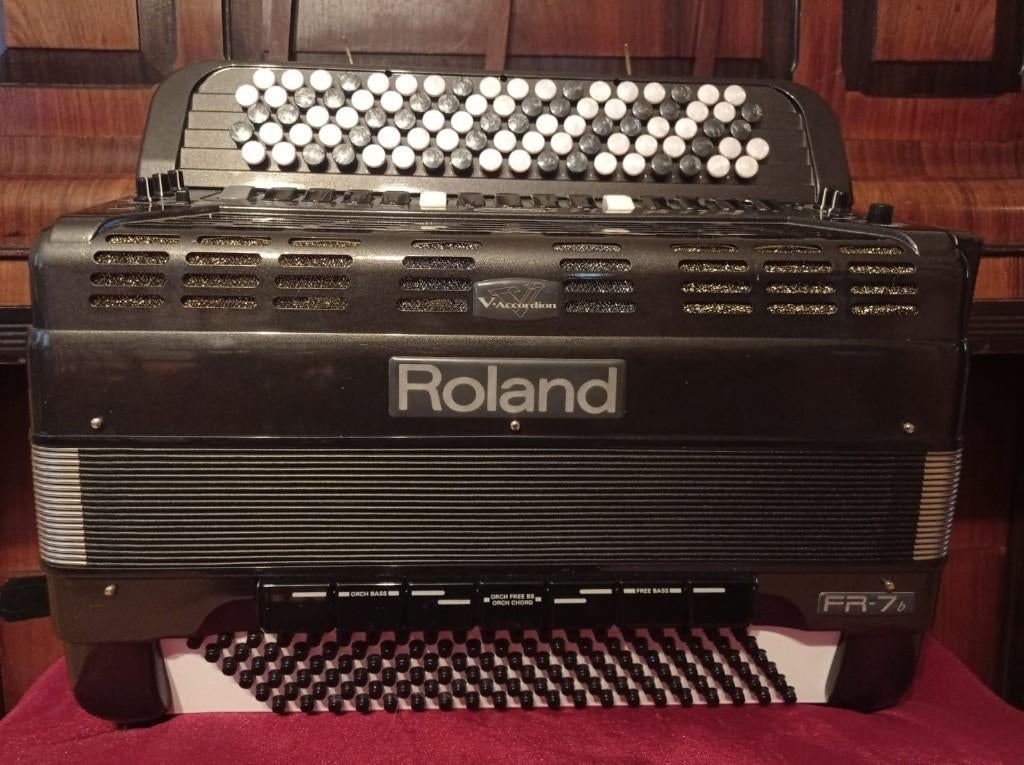 Knopaccordeon, Roland FR 7B accordeon, 120 Bassen., Muziek en Instrumenten, Overige merken, Met koffer, Ophalen of Verzenden, Zo goed als nieuw