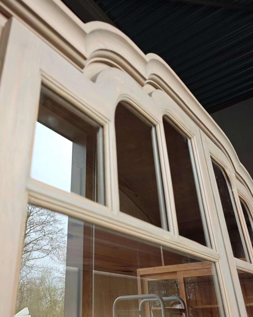 Unieke vitrinekast "Marrakesh""  jaren 30 vibe #9787, Huis en Inrichting, Kasten | Vitrinekasten, Niet ingevuld, Metaal, 100 tot 150 cm