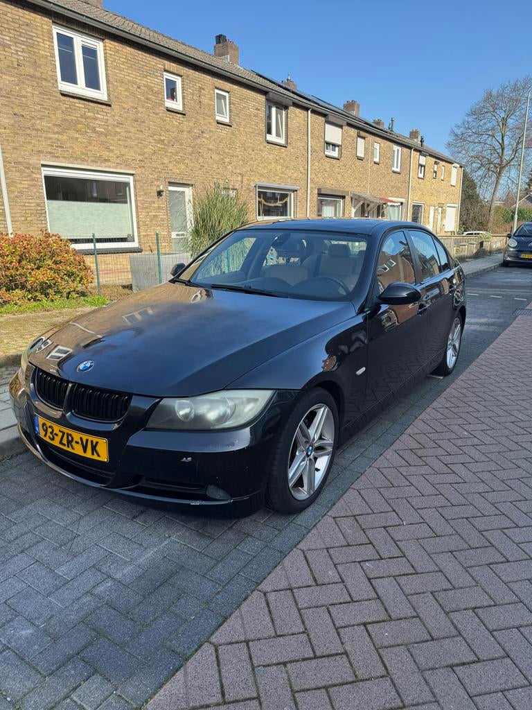 BMW 3-Serie 2.0 I 318 2008 Zwart, Achterwielaandrijving, Zwart, Origineel Nederlands, 75 €/maand