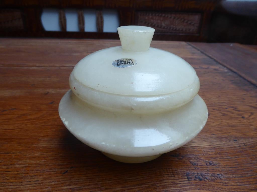 Mooi vormgegeven albasten doosje (2), Antiek en Kunst, Antiek | Woonaccessoires, Ophalen of Verzenden