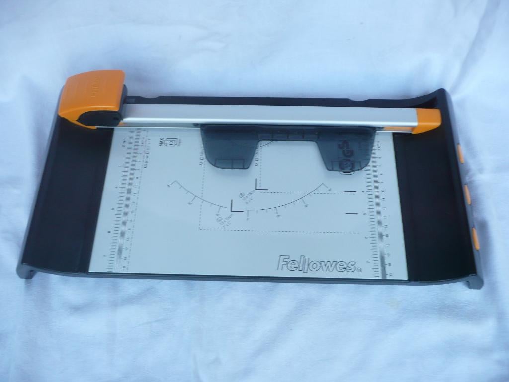 Fellowes neutron plus A4 trimmer, papiersnijder CRC5401, Ophalen of Verzenden, Zo goed als nieuw