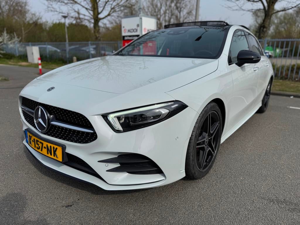 Mercedes-Benz A-klasse 180 AMG 2021 Panorama Sfeerver. Memor, Auto's, Mercedes-Benz, 136 pk, Gebruikt, 4 cilinders, Wit