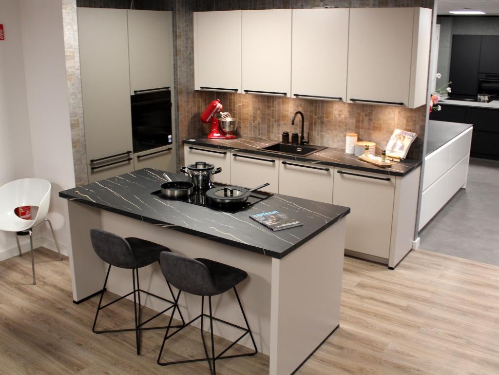 EC2 - Moderne eilandkeuken met luxe marmerlook werkblad, Ophalen, Overige kleuren, Overige typen, Nobilia-Werke J. Stickling GmbH & Co. KG