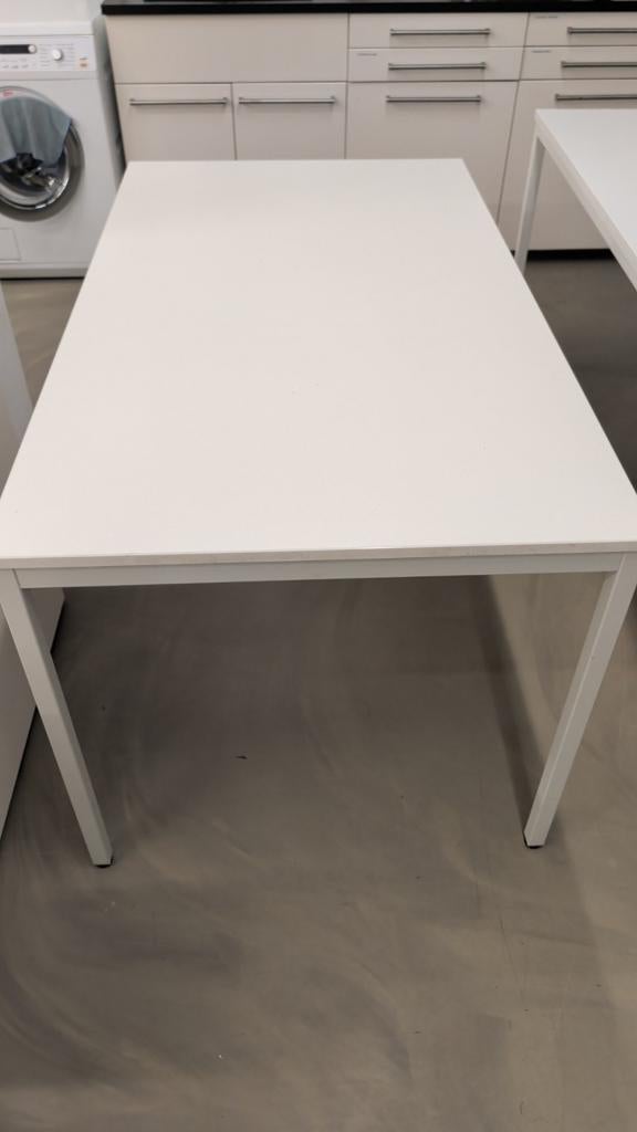 Witte tafel / bureau.  140 x 80 cm, Huis en Inrichting, Tafels | Eettafels, Ophalen, Gebruikt, 100 tot 150 cm, 50 tot 100 cm