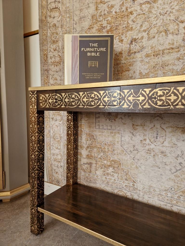 Hout wandtafel met goud oosterse patronen/ bizonder tafel, Ophalen, Donyavimin@gmail.com, Mina Donyavi Meubels, Zo goed als nieuw