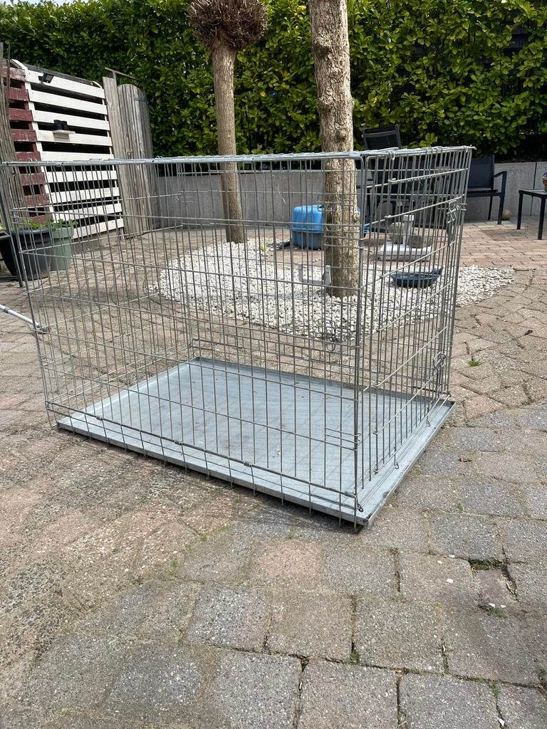 Grote stalen honden bench, Ophalen of Verzenden, Zo goed als nieuw, 75 tot 110 cm, 65 tot 100 cm