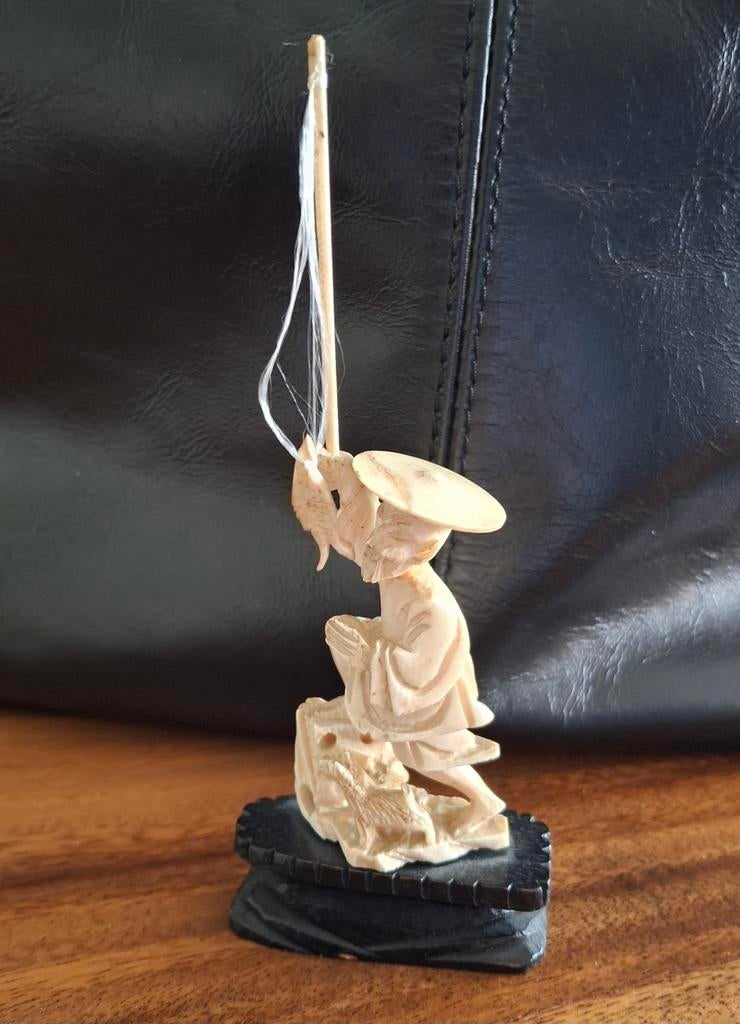 Vintage handgesneden beeldje visser, Antiek en Kunst, Ophalen of Verzenden