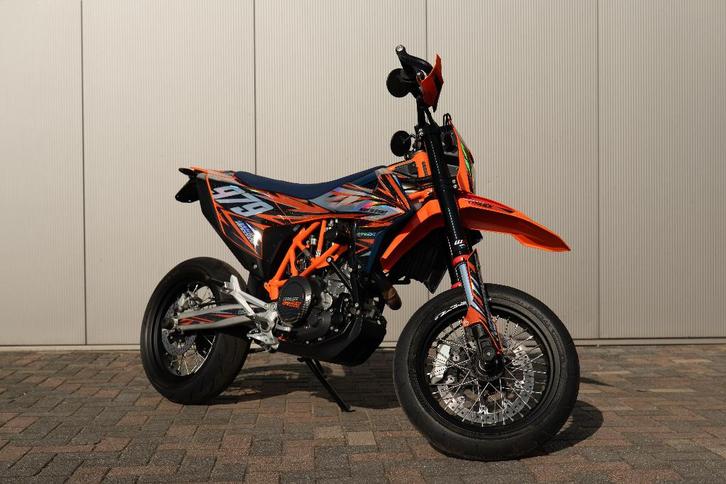 KTM 690 SMCR, Motoren, Motoren | KTM, Particulier, SuperMoto, meer dan 35 kW, 1 cilinder, Motorrijbewijs A, ABS, LED Verlichting
