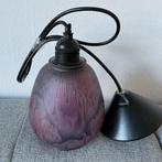 Hanglamp met paars/roze glazen kap, Huis en Inrichting, Lampen | Hanglampen, Ophalen of Verzenden, Gebruikt, Glas, Minder dan 50 cm