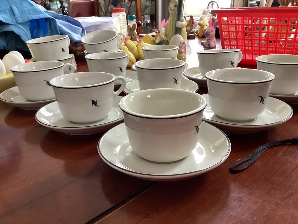 Nespresso Tognana lungo koppen en schotels 13 koppen, 9 sch., Nieuw, Ophalen of Verzenden, Overige stijlen, Kop(pen) en/of Schotel(s)