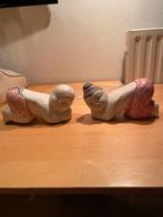 Twee houten beeldjes van oosterse kinderen, Ophalen