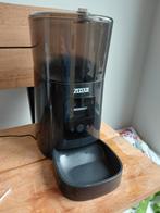 Mooie en handige automatische voerbak, Ophalen