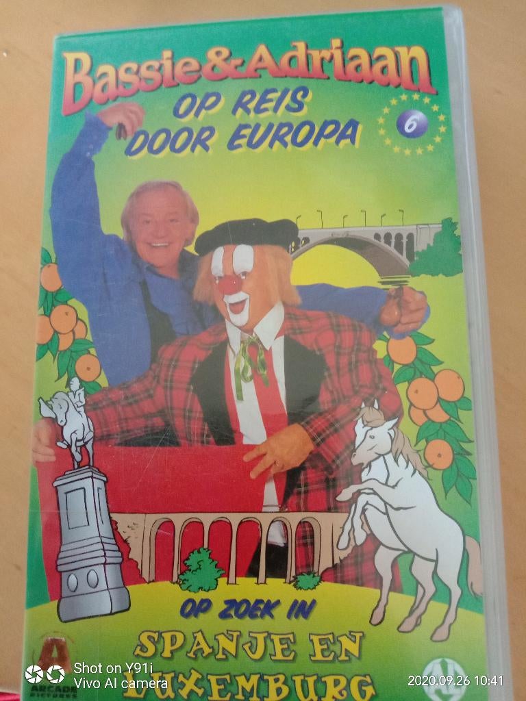 vhs Bassie en adriaan op zoek door spanje en luxemburg, Gebruikt, Alle leeftijden, Kinderprogramma's en -films, Overige typen
