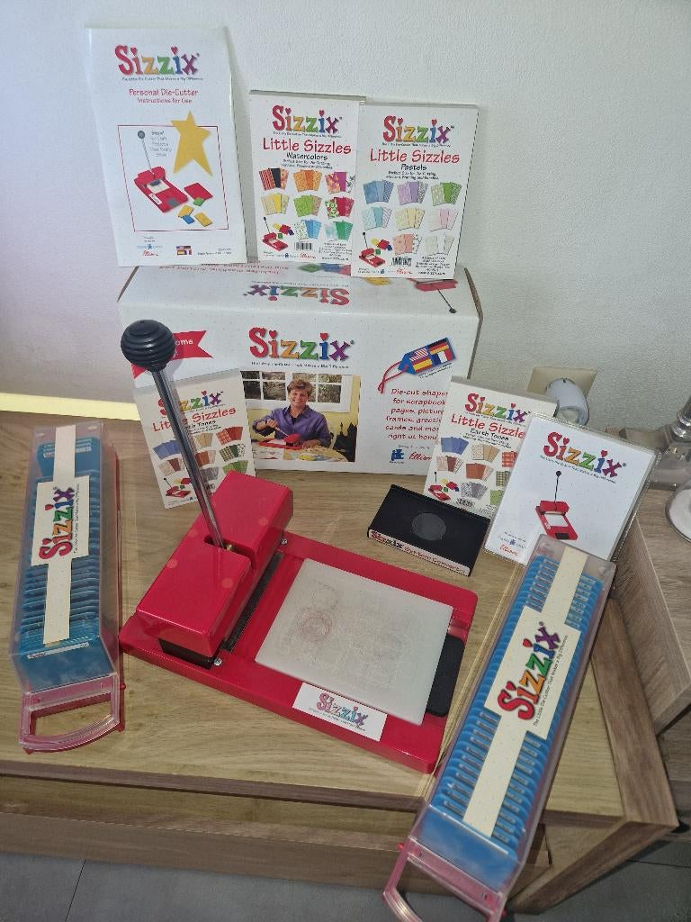 hefboom stansmachine set sizzix + 2 x alfabet en conferter, Ophalen of Verzenden, Gebruikt, Slicemachine of Snijmachine, Sizzix