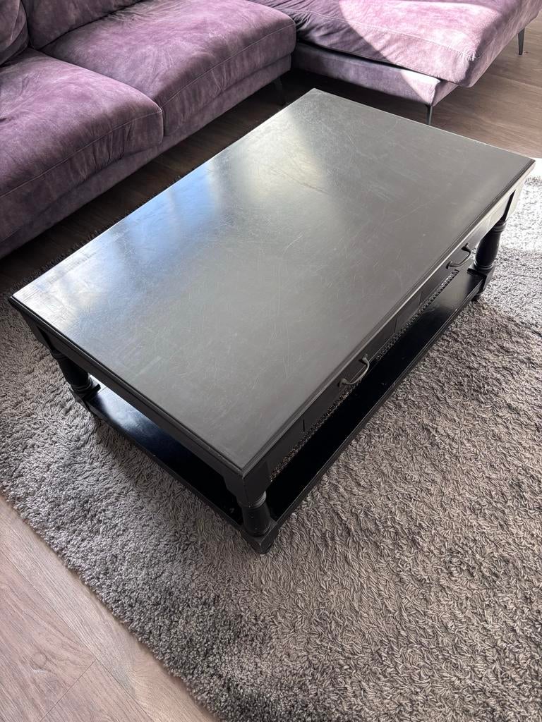 Zwarte salontafel met lades en rotan details, Ophalen, Gebruikt, 100 tot 150 cm, 50 tot 100 cm