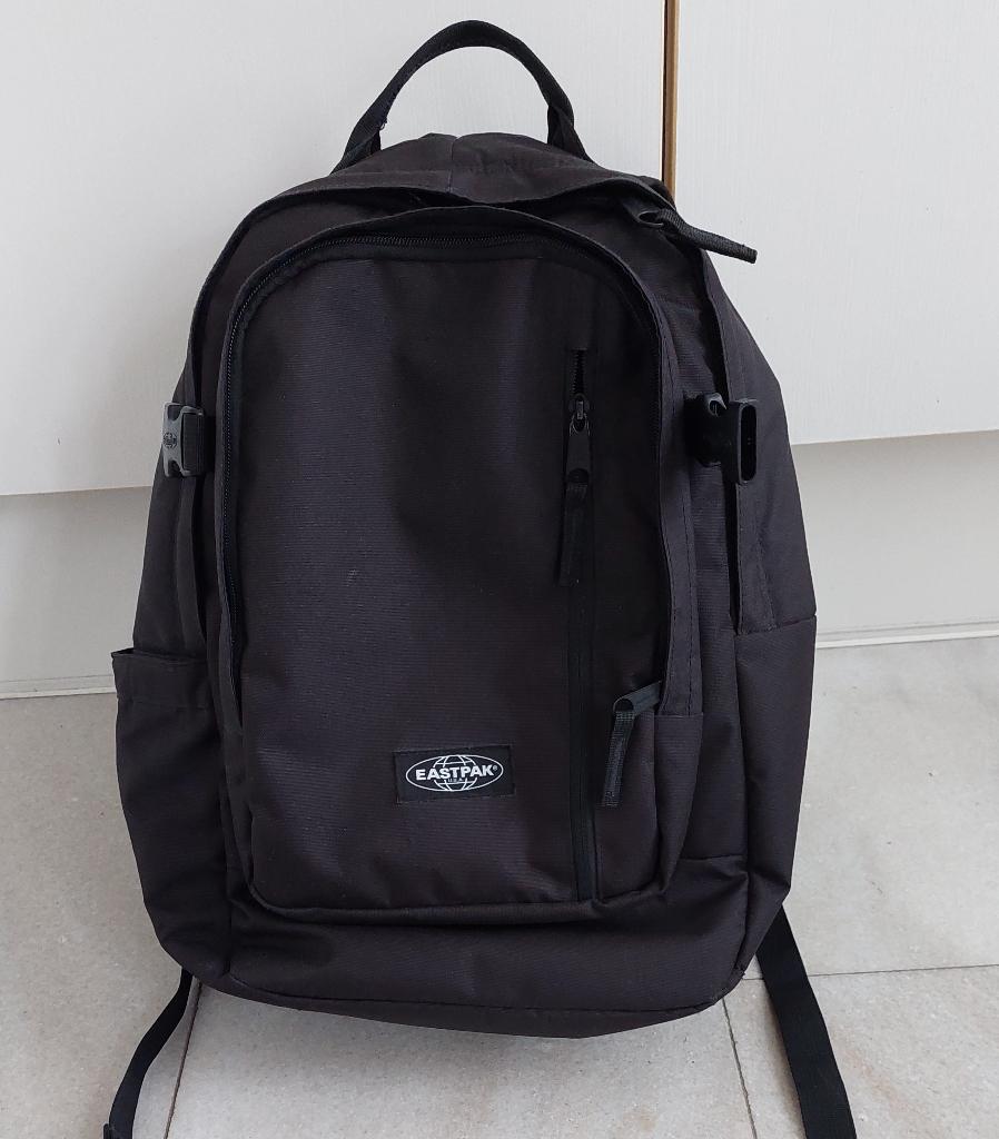 Stevige zwarte Eastpak rugzak, zo goed als nieuw!, Sieraden, Tassen en Uiterlijk, Tassen | Rugtassen, 25 tot 40 cm, Ophalen of Verzenden