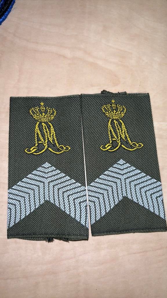 Misdruk gespiegelde rangen kma korporaal kmar kl, Ophalen of Verzenden, Landmacht, Nederland, Embleem of Badge
