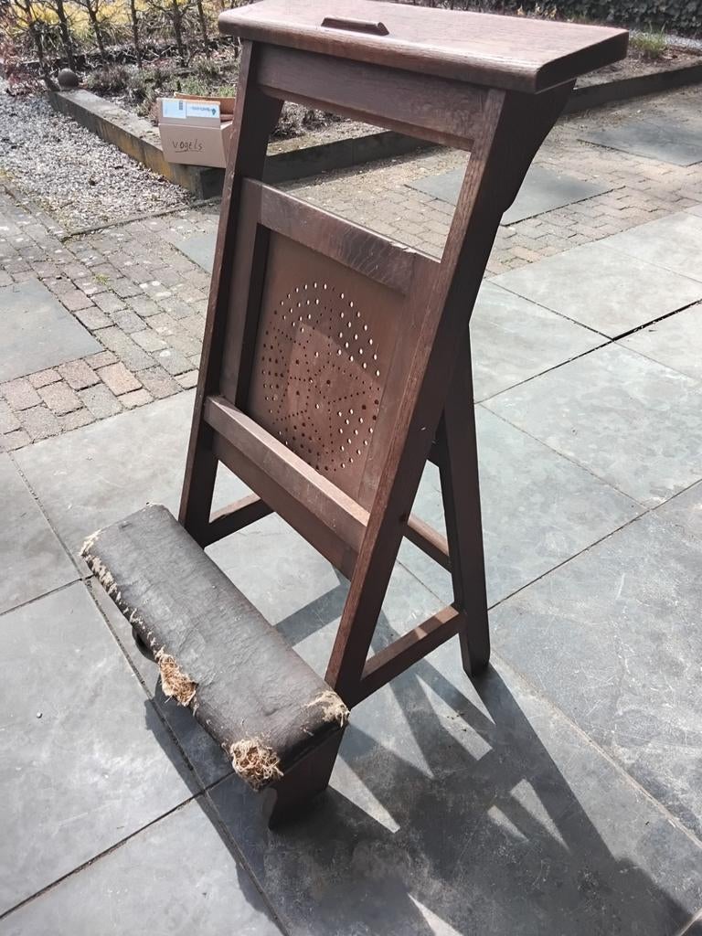 Orginele bidstoel uit kerk, Ophalen