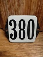 Prachtig klein emaille huisnummer 380, Ophalen of Verzenden