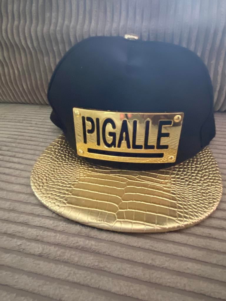 Pigalle pet, Ophalen of Verzenden, Zo goed als nieuw