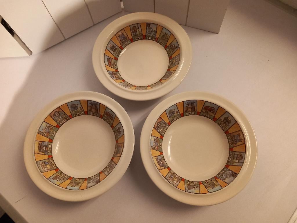 Jet servies kinderbordjes en eierdopjes, Keramiek, Overige typen, Ophalen of Verzenden, Zo goed als nieuw