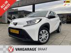 Toyota Aygo X 1.0 l CRUISE l CARPLAY l CAMERA l RIJKLAAR!, Stof, Gebruikt, Zwart, 4 stoelen