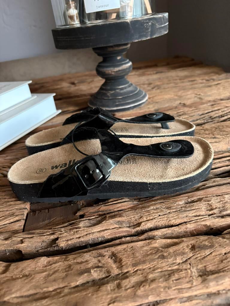 Walkx Comfort zwarte slippers met voetbed mt 39 ZGAN, Slippers, Zwart, Ophalen of Verzenden, Zo goed als nieuw