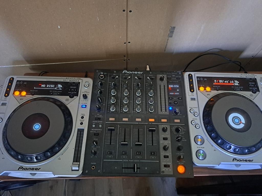 Pioneer DJ Set: 2x CDJ 800 MK2 & DJM 700 Mixer, Muziek en Instrumenten, Dj-sets en Draaitafels, Gebruikt, Dj-set, Pioneer, Ophalen of Verzenden