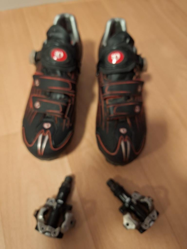 Fietsschoenen met click systeem Shimano en wat fietskleding, Ophalen of Verzenden, Zo goed als nieuw, Overige maten, Schoenen