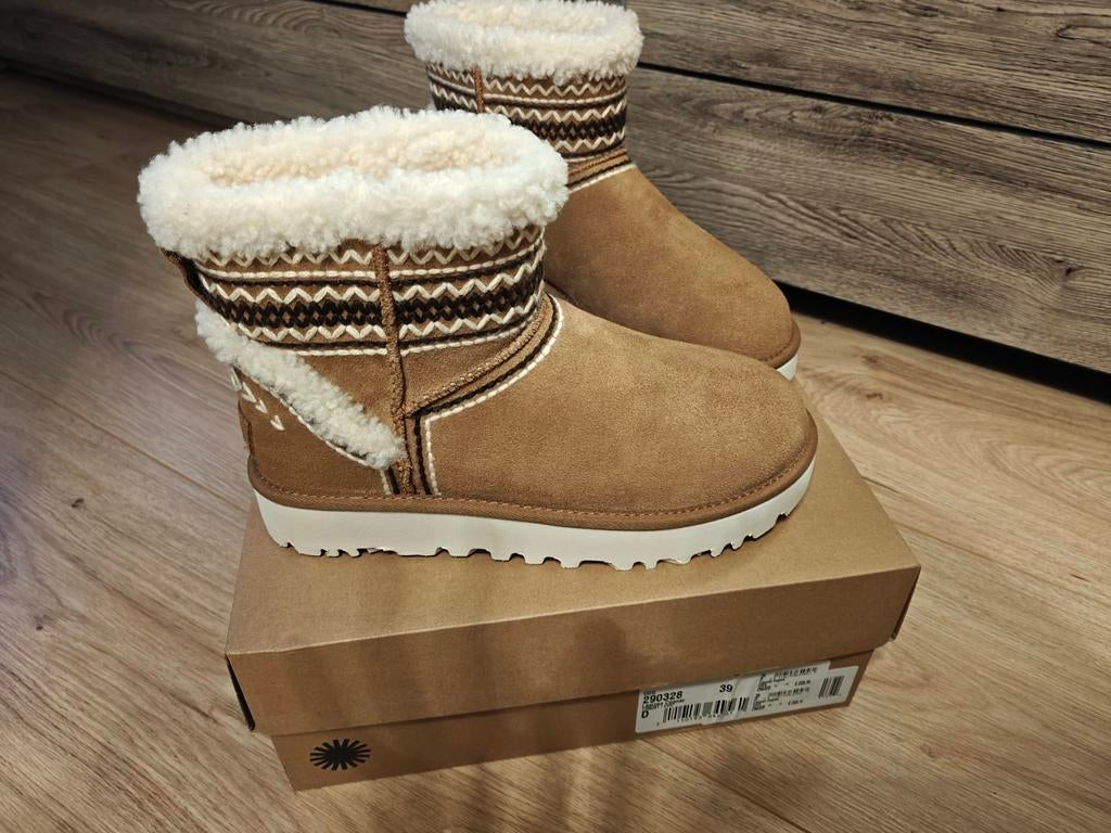 Nieuwe UGG laarzen in doos, Ophalen of Verzenden