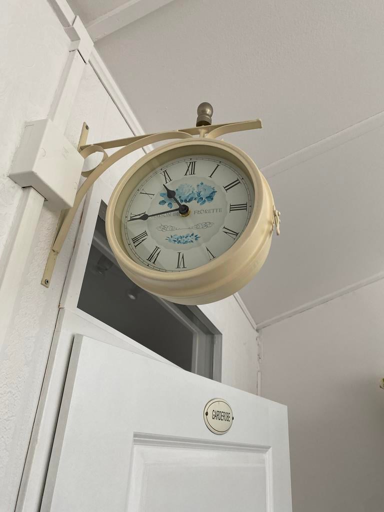 Maison de Florette Dubbelzijdige Wandklok - Werkt Perfect, Ophalen of Verzenden, Gebruikt, Analoog, Wandklok