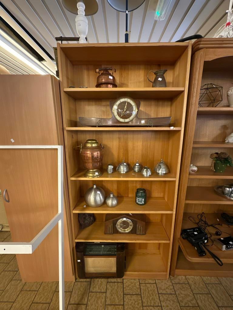 Houten boekkast, Ophalen