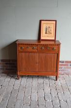 Prachtig antiek mahonie houten dressoir met jaloeziedeuren.