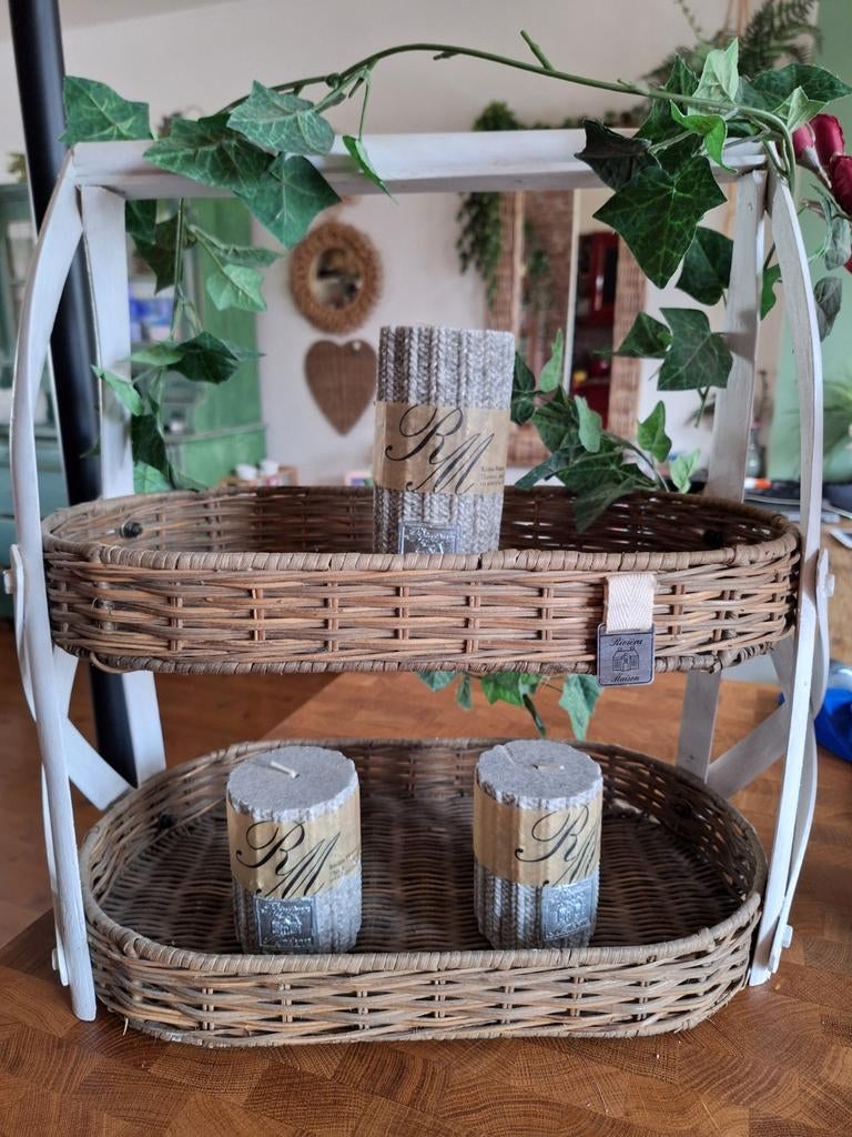 Riviera maison etagere rattan, Huis en Inrichting, Woonaccessoires | Etagères, Ophalen, Gebruikt