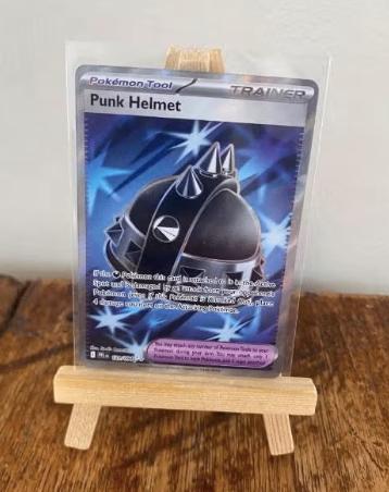 ** Phantasmal Flames Pokemon - Punk Helmet **, Ophalen of Verzenden, Zo goed als nieuw