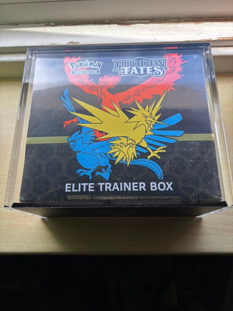 Pokemon elite trainer box Hidden fates, Ophalen, Zo goed als nieuw, Boosterbox