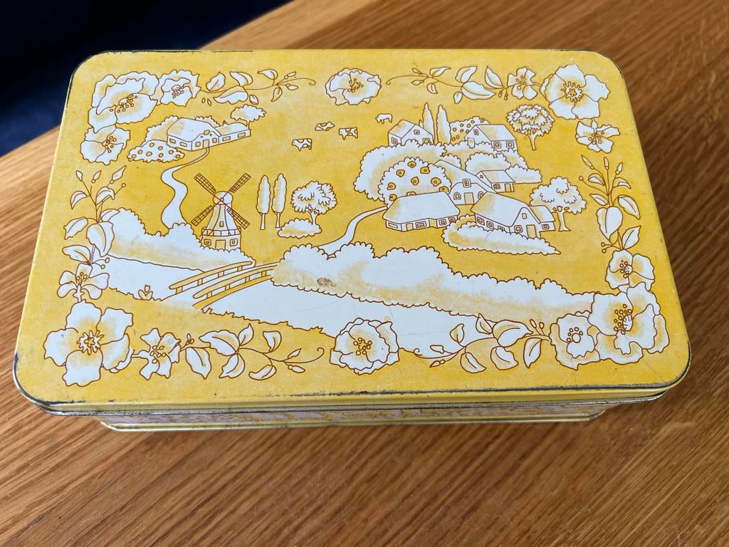 Vintage Verkade Gele Blikken Trommel met Hollands Landschap, Ophalen of Verzenden, Gebruikt, Koek(jes), Overige merken