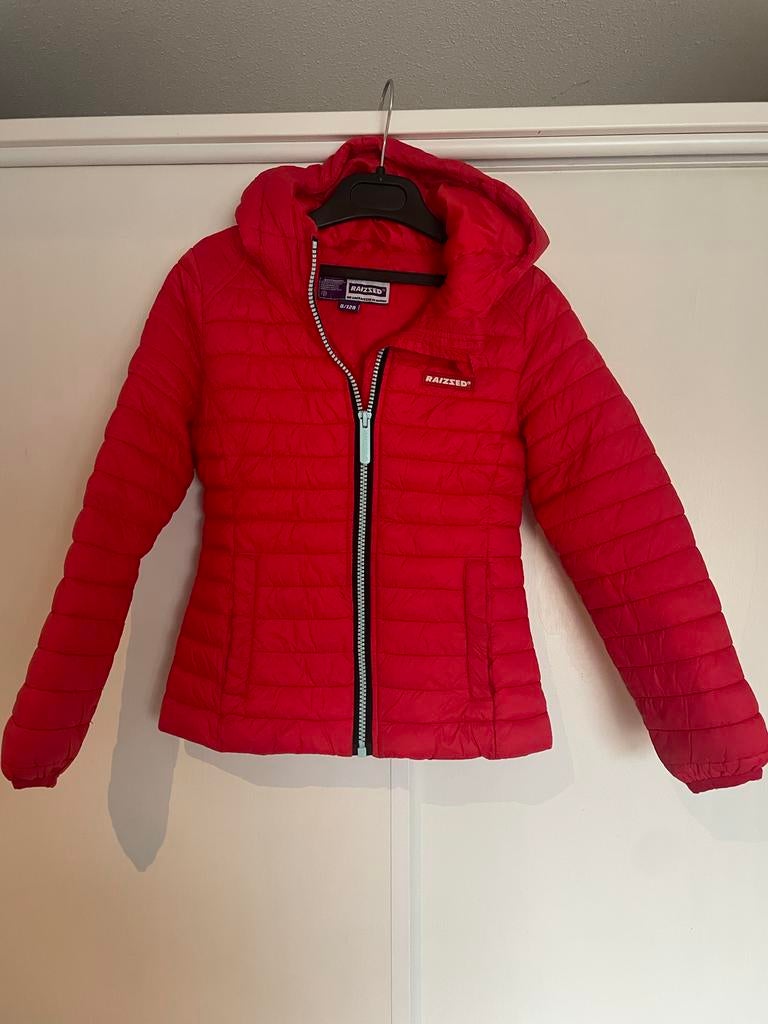 Leuke rode meisjes zomerjas met capuchon maat 128, Raizzed, Kinderen en Baby's, Kinderkleding | Maat 128, Ophalen of Verzenden