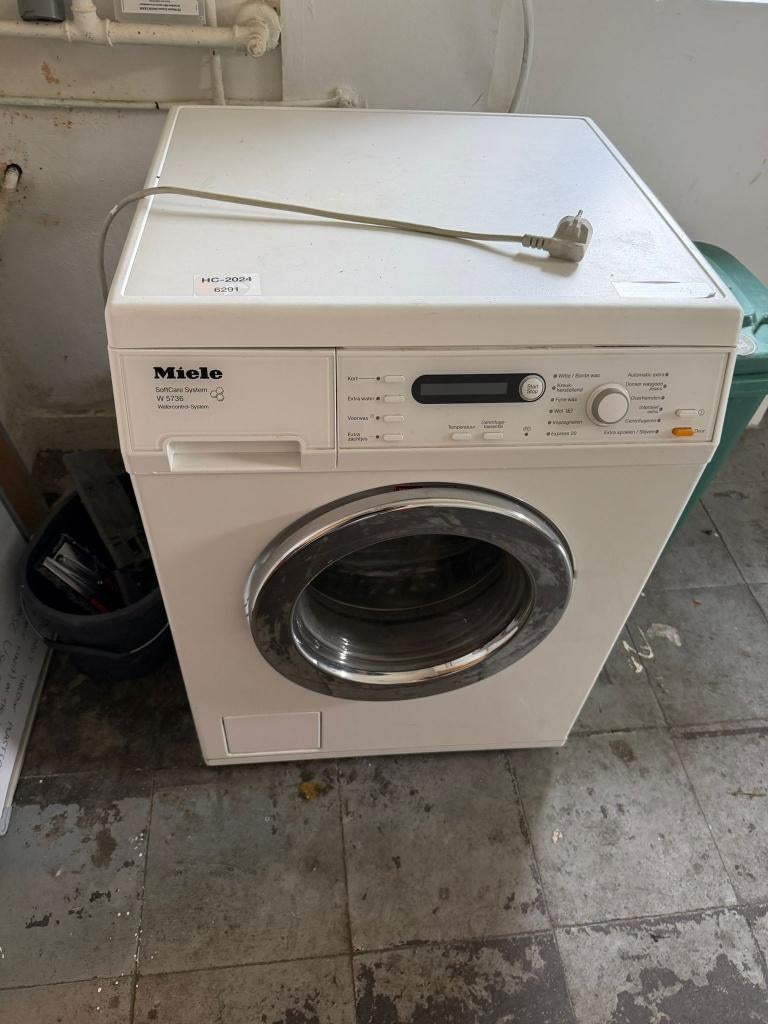 Alles moet weg bed, tafel, stoelen, kast + Miele wasmachine, Ophalen