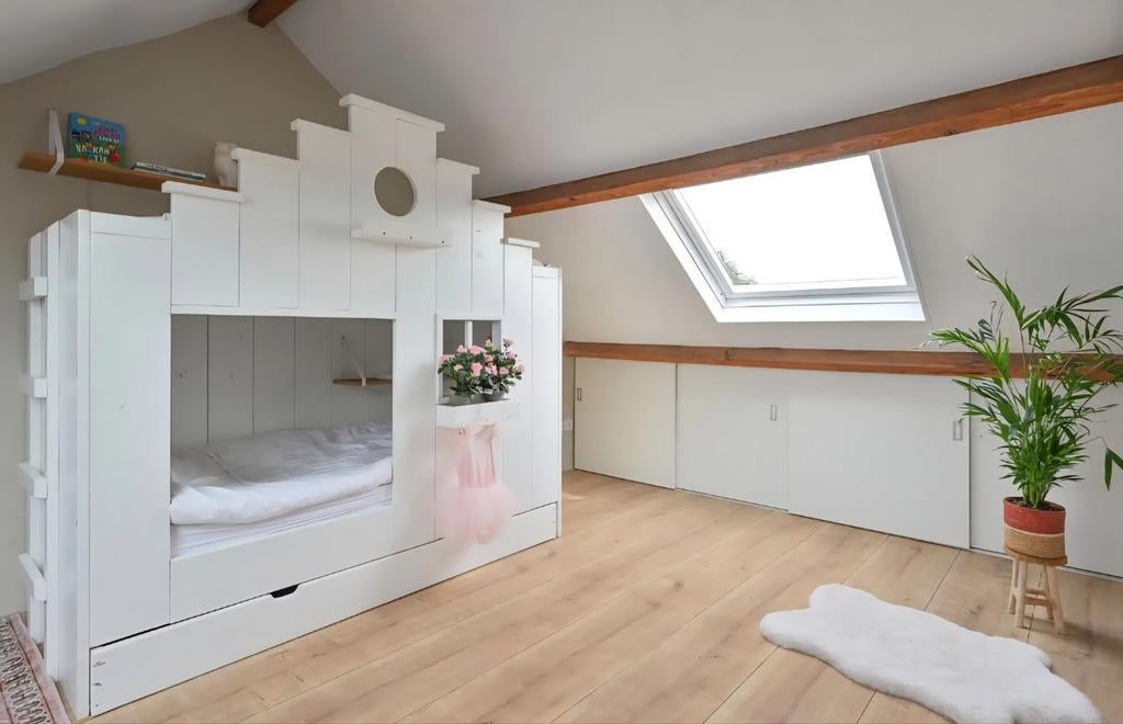 Wit stapelbed met uitschuifbare lade - Saartje Prum, Ophalen of Verzenden, Gebruikt, Stapelbed