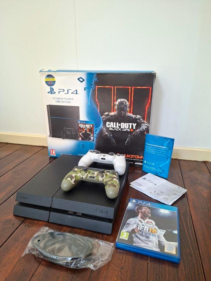 Playstation 4 1TB inclusief 2 controllers en doos, Spelcomputers en Games, Spelcomputers | Sony PlayStation 4, Original, Met 2 controllers