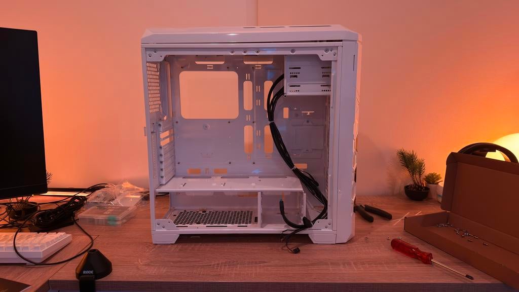 AZZA Storm 6000W High Tower PC Behuizing, Computers en Software, Computerbehuizingen, Ophalen of Verzenden, Gebruikt