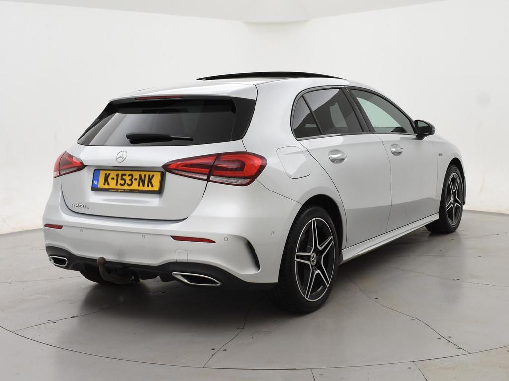 Mercedes-Benz A-klasse 250e AMG SPORT + PANORAMA | MEMORY |, Auto's, Stof, Gebruikt, 4 cilinders, 16 kWh
