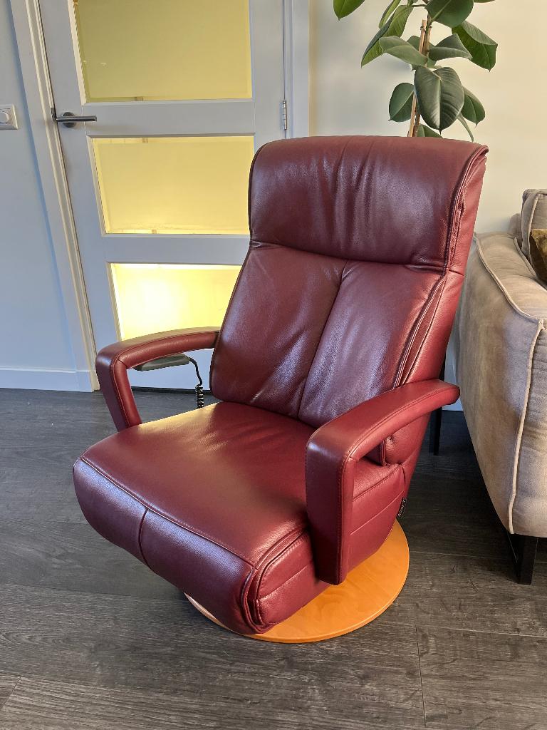 Prominent Relaxfauteuil Stockholm XS/S Accu Burgundy Leer, Huis en Inrichting, Fauteuils, Ophalen of Verzenden, Zo goed als nieuw