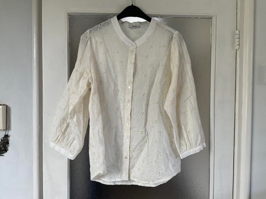 Blousje broderiekant, Ophalen of Verzenden, Zo goed als nieuw, Maat 38/40 (M), Beige