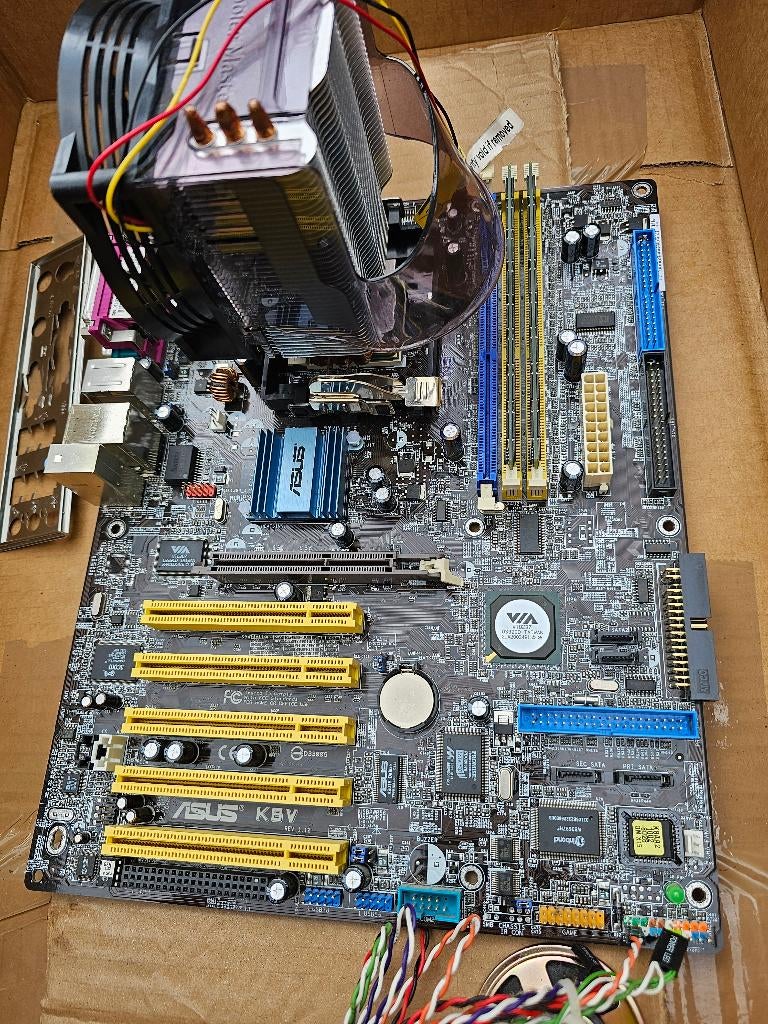 Asus K8V DELUXE AMD Athlon 64 3000+ met Defect, Computers en Software, Moederborden, Ophalen of Verzenden, DDR2, ATX, AMD