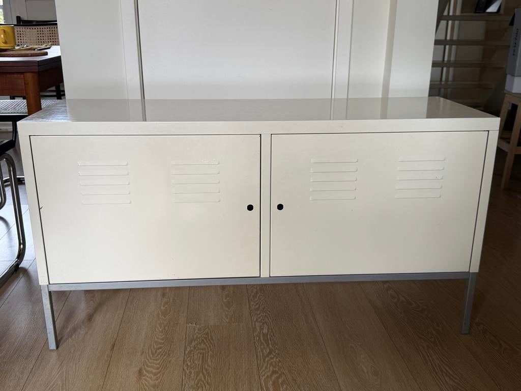 Witte locker kast met veel opbergruimte, Ophalen, Gebruikt